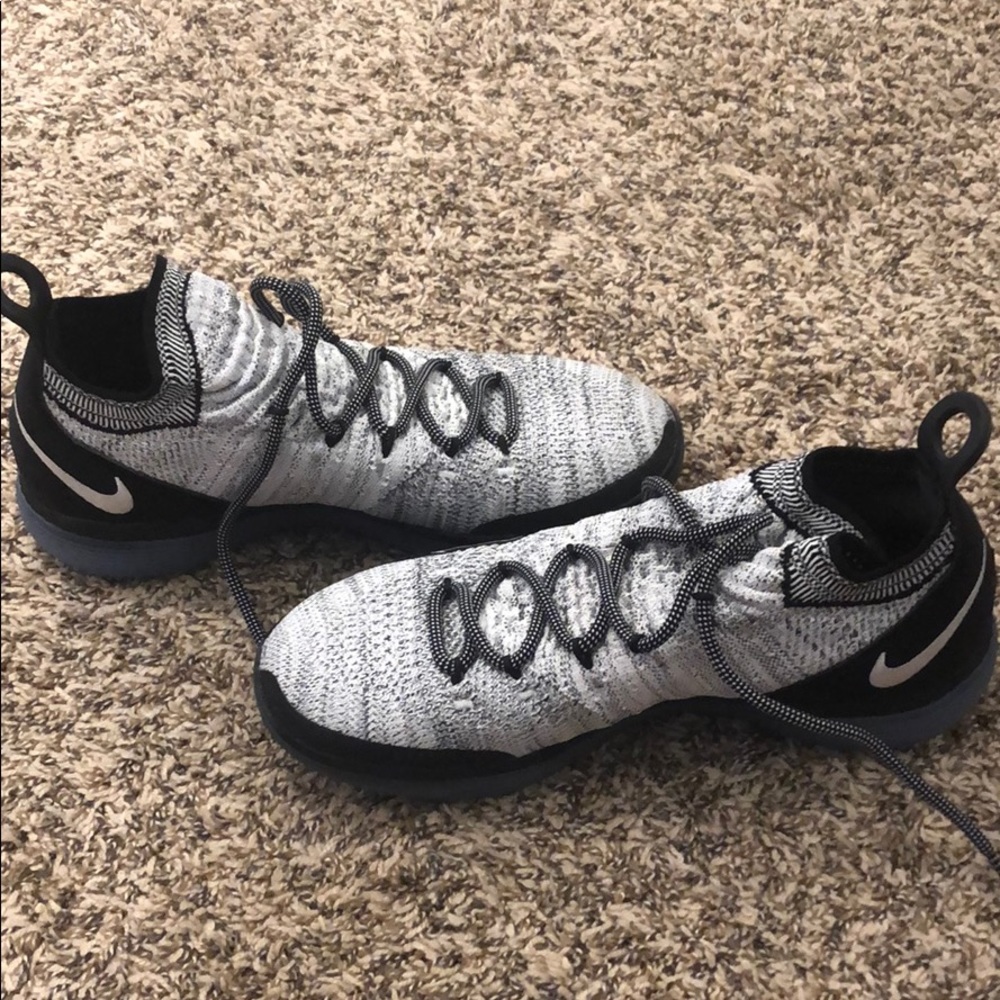 Nike KDs basketball shoes